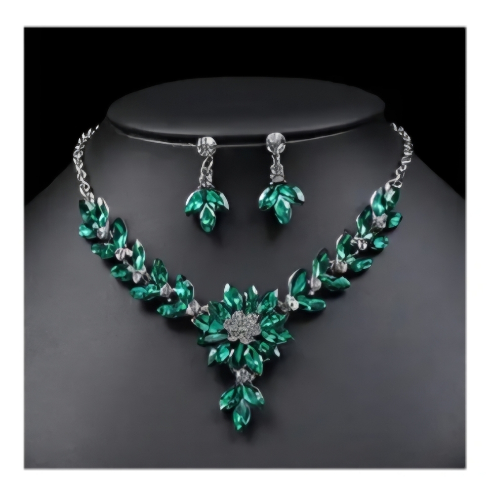 NEW ELEGANT GREEN GEM NECKLACE & HANGING EARRINGS ~ 3 PIECE SET